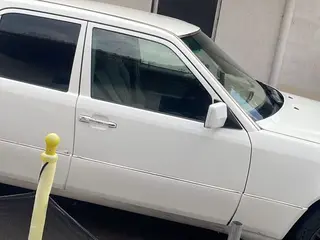 Mercedes-Benz E 230