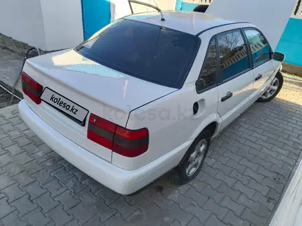 Volkswagen Passat 1995 года за 2 000 000 тг. в Актобе – фото 4