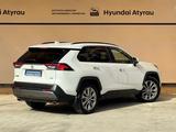 Toyota RAV4 2021 года за 14 700 000 тг. в Атырау – фото 4
