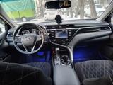 Toyota Camry 2020 года за 14 500 000 тг. в Алматы – фото 4