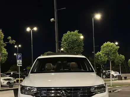 Volkswagen Tiguan 2021 года за 15 700 000 тг. в Алматы – фото 13