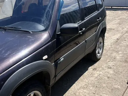 Chevrolet Niva 2013 года за 2 200 000 тг. в Атырау – фото 3