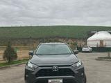 Toyota RAV4 2019 года за 8 800 000 тг. в Алматы