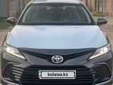 Toyota Camry 2022 года за 13 200 000 тг. в Алматы – фото 2