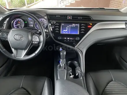 Toyota Camry 2018 года за 11 700 000 тг. в Алматы – фото 5