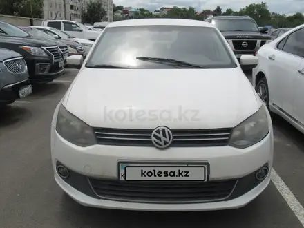 Volkswagen Polo 2013 года за 1 610 380 тг. в Алматы – фото 2