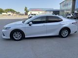 Toyota Camry 2018 года за 12 200 000 тг. в Жанаозен – фото 2