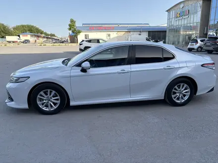 Toyota Camry 2018 года за 12 200 000 тг. в Жанаозен – фото 2