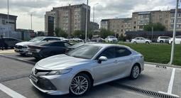 Toyota Camry 2019 года за 13 700 000 тг. в Шымкент – фото 2