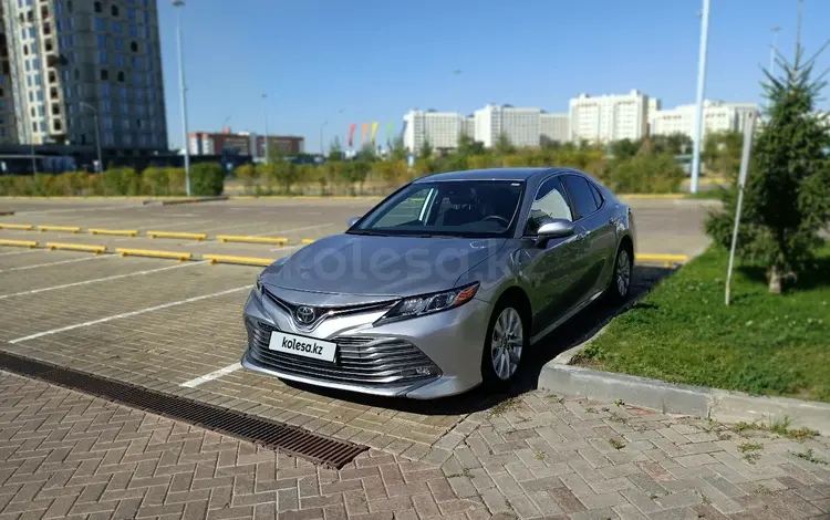 Toyota Camry 2020 года за 14 000 000 тг. в Астана