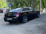 Chrysler 300C 2005 года за 5 000 000 тг. в Шымкент – фото 2