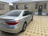 Toyota Camry 2015 года за 6 100 000 тг. в Атырау – фото 4