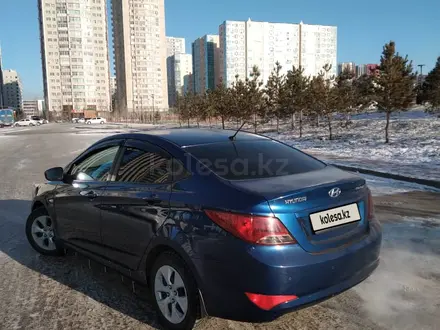 Hyundai Solaris 2015 года за 6 100 000 тг. в Астана – фото 2
