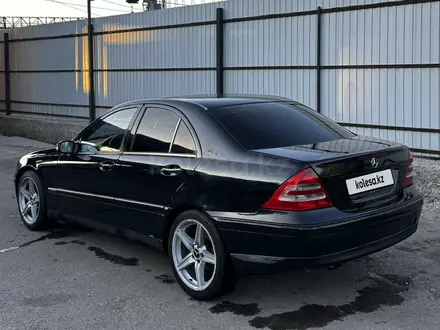 Mercedes-Benz C 200 2001 года за 2 400 000 тг. в Алматы