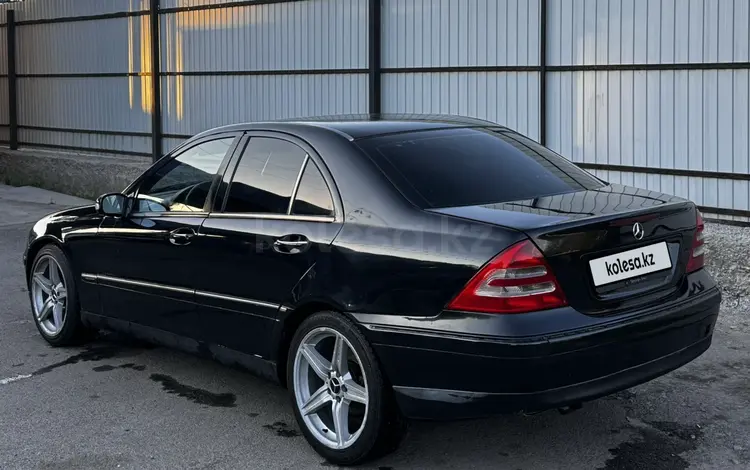 Mercedes-Benz C 200 2001 года за 2 400 000 тг. в Алматы