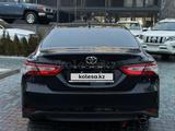 Toyota Camry 2021 года за 16 500 000 тг. в Тараз – фото 2