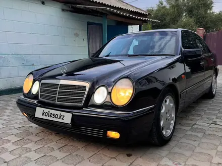 Mercedes-Benz E 320 1998 года за 3 950 000 тг. в Алматы – фото 3