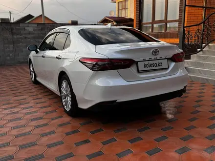 Toyota Camry 2020 года за 15 500 000 тг. в Алматы – фото 4