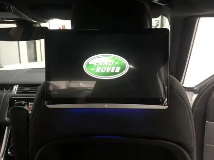 Навесной планшет в авто для задних пассажиров за 127 000 тг. в Алматы