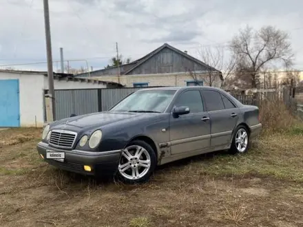 Mercedes-Benz E 280 1996 года за 3 500 000 тг. в Актобе – фото 5