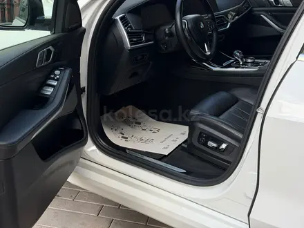 BMW X7 2021 года за 38 900 000 тг. в Астана – фото 19