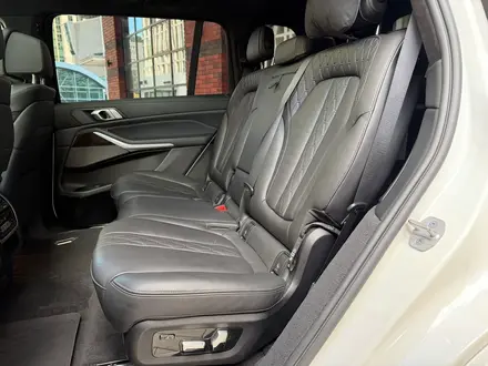 BMW X7 2021 года за 38 900 000 тг. в Астана – фото 30