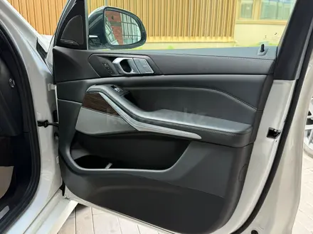 BMW X7 2021 года за 38 900 000 тг. в Астана – фото 31