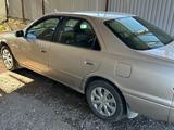 Toyota Camry 2000 года за 3 100 000 тг. в Байсерке – фото 4