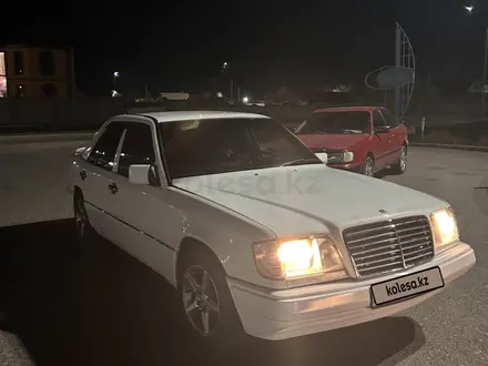 Mercedes-Benz E 200 1992 года за 1 500 000 тг. в Талдыкорган – фото 3