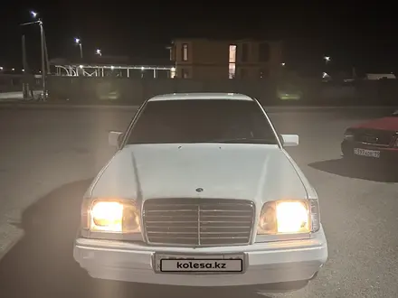 Mercedes-Benz E 200 1992 года за 1 500 000 тг. в Талдыкорган – фото 2