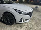 Hyundai Elantra 2022 года за 8 100 000 тг. в Актобе – фото 2