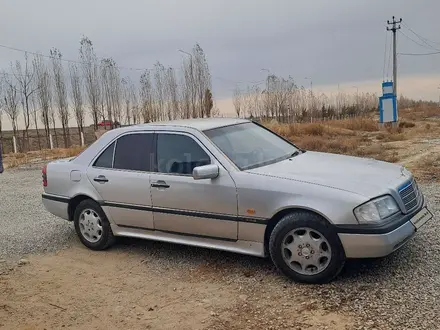 Mercedes-Benz C 180 1995 года за 1 250 000 тг. в Туркестан – фото 2