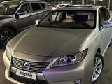 Lexus ES 300h 2015 года за 8 000 000 тг. в Атырау – фото 2
