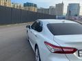 Toyota Camry 2018 года за 12 200 000 тг. в Астана – фото 3