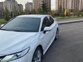 Toyota Camry 2018 года за 12 200 000 тг. в Астана – фото 2