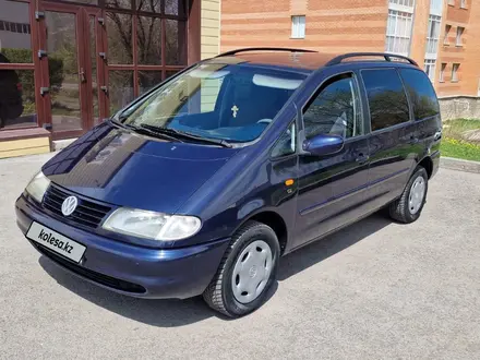 Volkswagen Sharan 1996 года за 3 790 000 тг. в Караганда