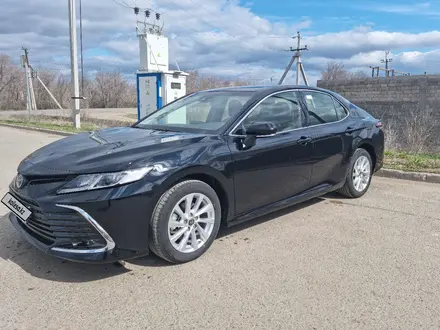 Toyota Camry 2023 года за 16 700 000 тг. в Уральск – фото 3