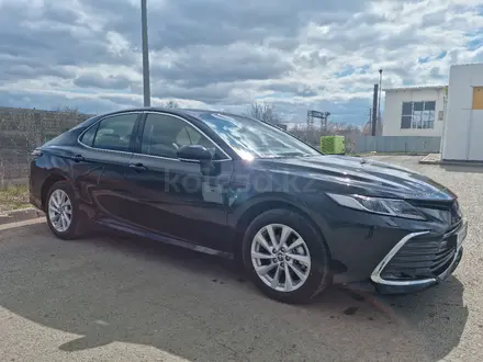 Toyota Camry 2023 года за 16 700 000 тг. в Уральск – фото 5