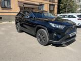 Toyota RAV4 2023 года за 17 300 000 тг. в Уральск – фото 2