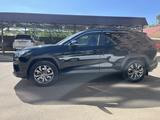 Toyota RAV4 2023 года за 17 300 000 тг. в Уральск – фото 3