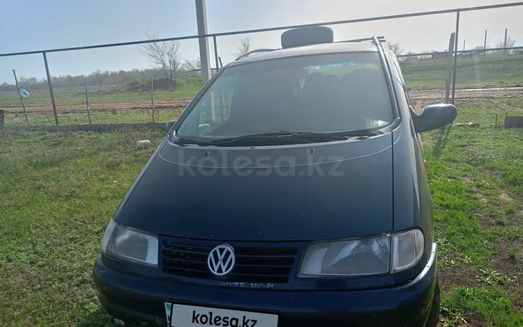 Volkswagen Sharan 1998 года за 2 500 000 тг. в Уральск