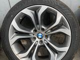 Комплект дисков с летней резиной и датчиками давления на BMW x5 за 550 000 тг. в Алматы – фото 2