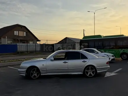 Mercedes-Benz E 280 1996 года за 2 100 000 тг. в Алматы