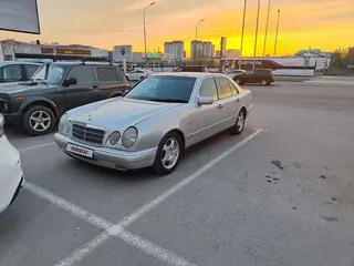 Mercedes-Benz E 230