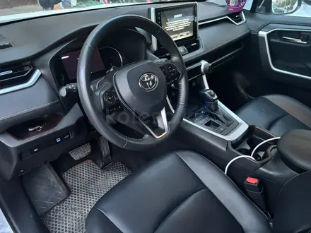 Toyota RAV4 2021 года за 15 500 000 тг. в Актобе – фото 9