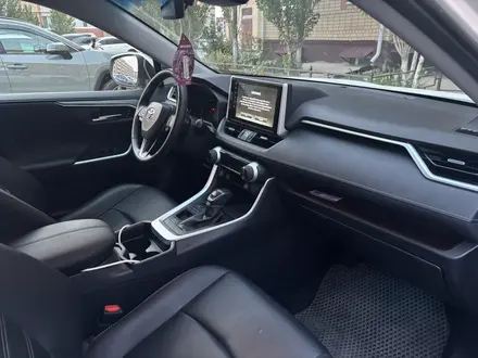 Toyota RAV4 2021 года за 15 500 000 тг. в Актобе – фото 5