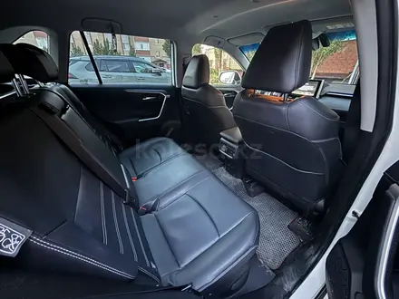Toyota RAV4 2021 года за 15 500 000 тг. в Актобе – фото 7