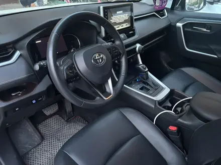Toyota RAV4 2021 года за 15 500 000 тг. в Актобе – фото 8