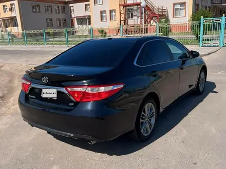 Toyota Camry 2015 года за 6 200 000 тг. в Атырау – фото 3