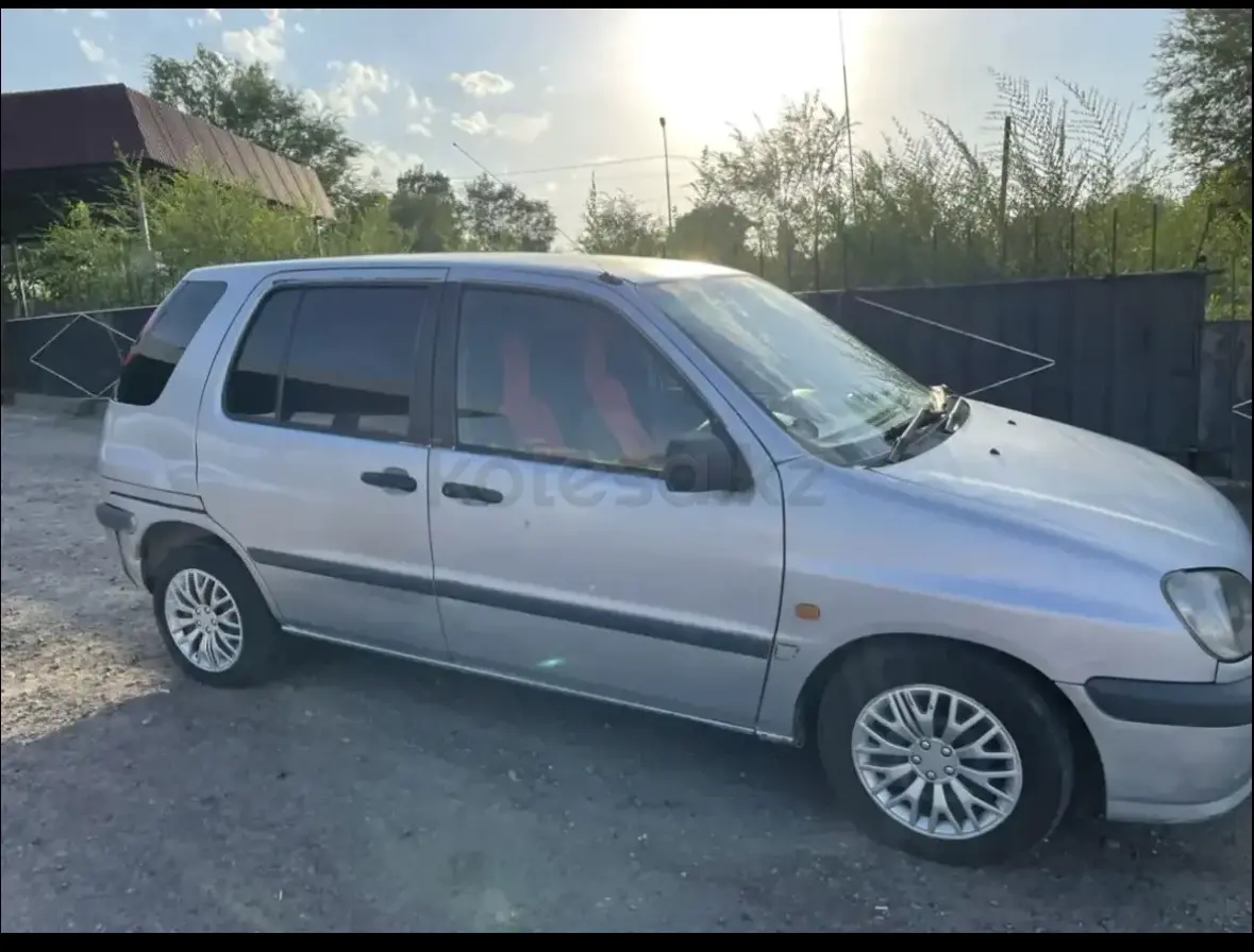 Toyota Raum, 1997